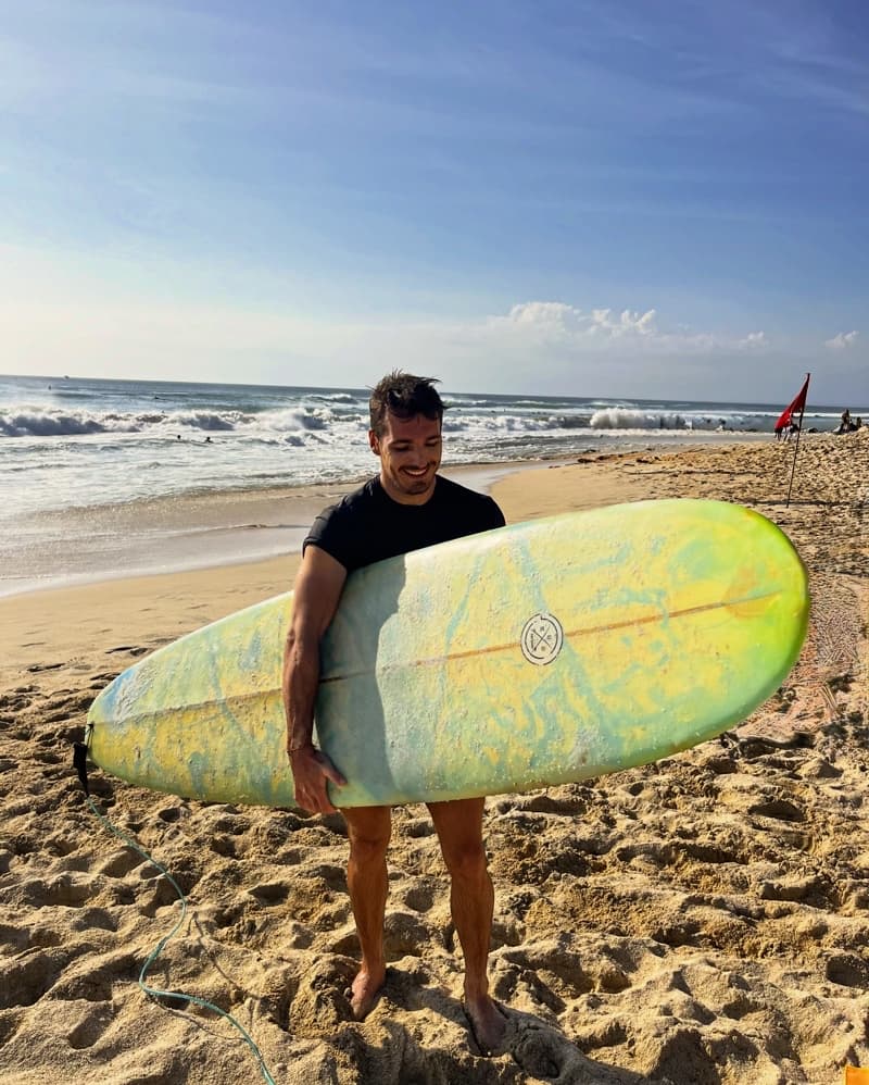 Tom, Surf, Swimming